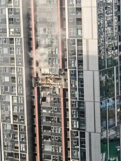 住宅楼爆炸致2死6伤,一住宅楼发生爆炸